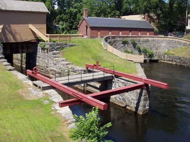 Red balance beams project from the ordinary lock gates in the foreground, with the Great Gate housing partly clipped at the left edge.